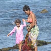 Halle Berry spends her 45th birthday on Malibu Beach photos | Picture 59738